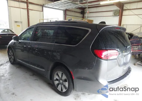 2017 Chrysler Pacifica Hybrid Platinum z USA, uszkodzony, nr VIN 2C4RC1N7XHR709417